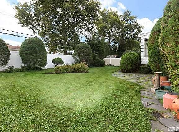 5th image of 16 Cranberry Ln