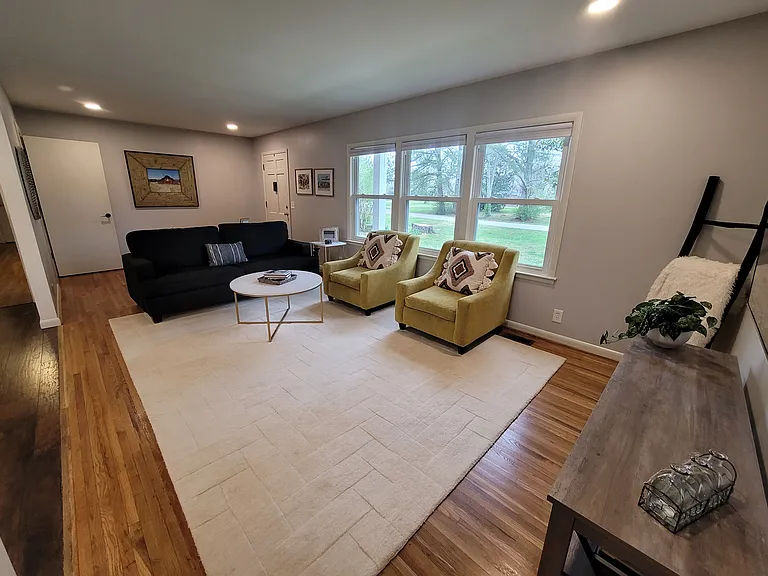 205 Derby Ln — Photo 7