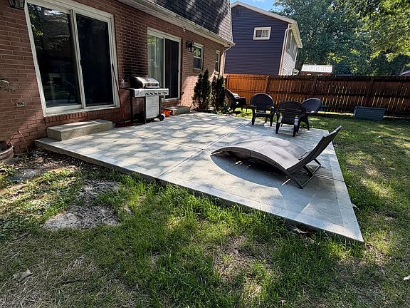 3rd image of 2148 White Oak Dr