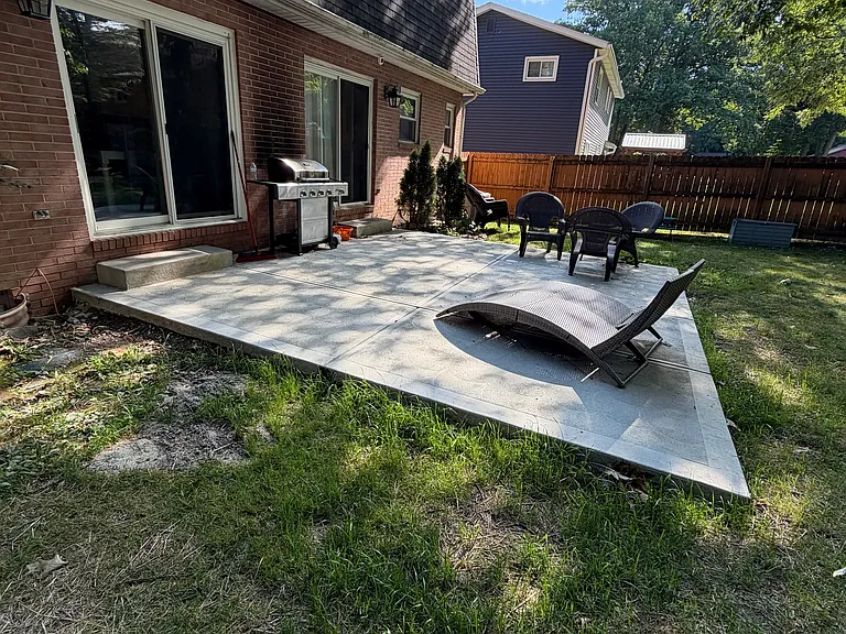 2148 White Oak Dr — Photo 3
