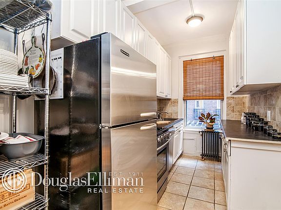 5th image of 150 E 49th St APT 2D