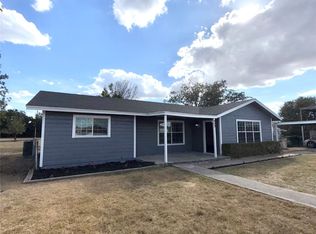 903 E Hall St, Bangs, TX 76823