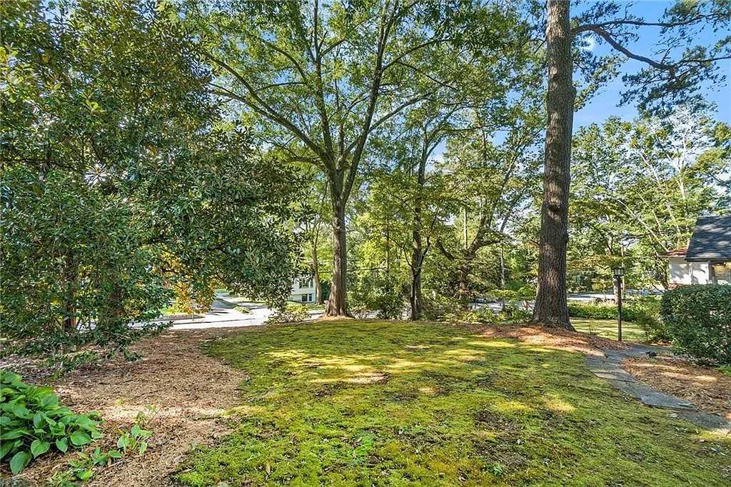 3 bed, 2.0 bath, 1416 sqft, $4,000 — Photo 4