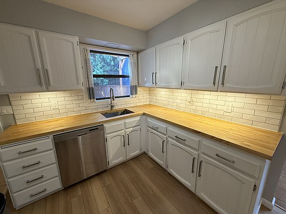 3rd image of 4105 SW 165th Ave