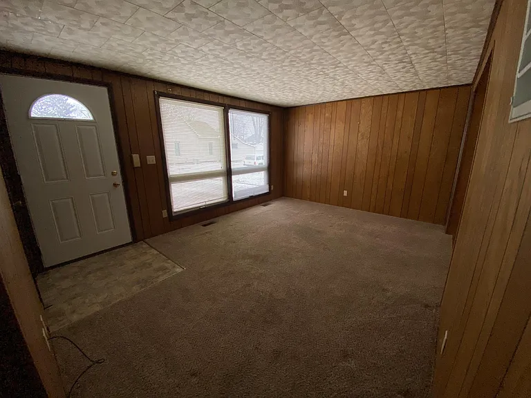 321 W Smith St — Photo 6