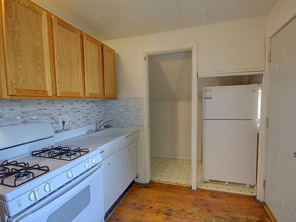 3rd image of 2218 W 1st St