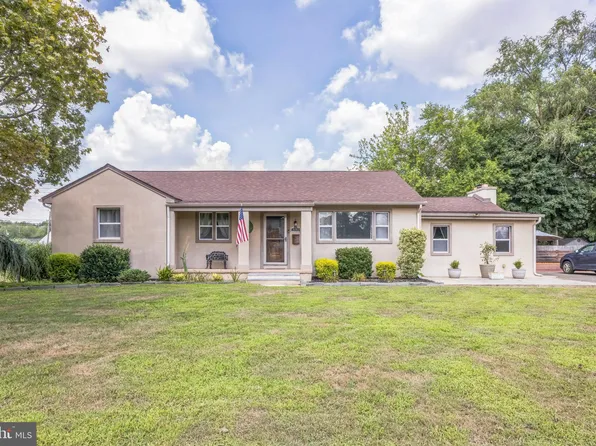 330 Broad St, Williamstown, NJ 08094