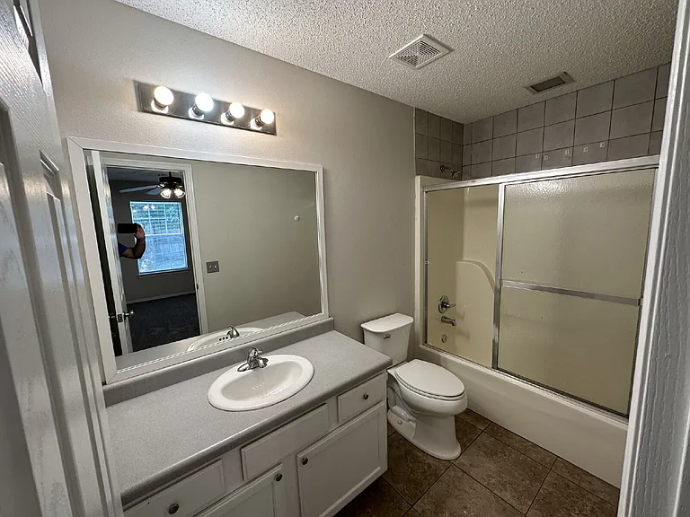 1306 Crescent St — Photo 24