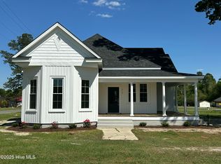 212 N Hill St, Faison, NC 28341