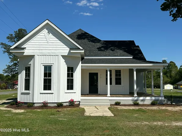 212 N Hill Street, Faison, NC 28341