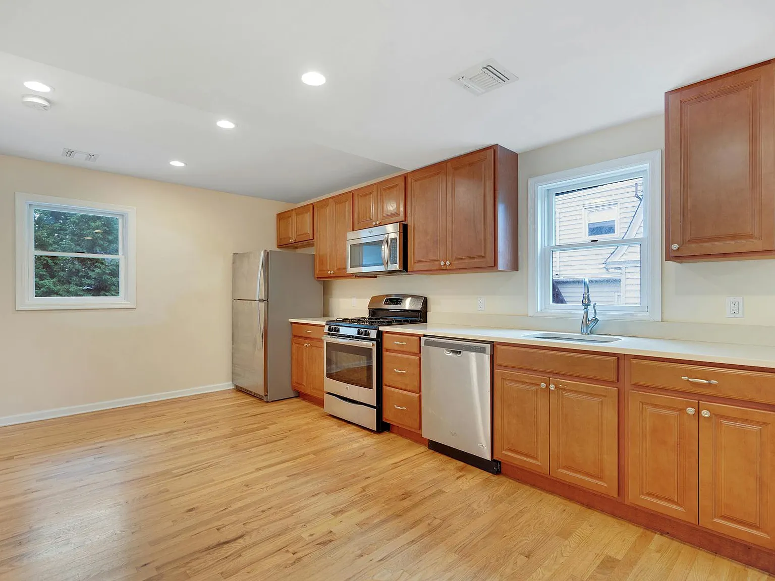 3 bed, $3,850 — Photo 3