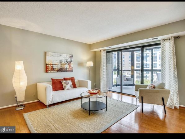 1600 N Oak St APT 1029