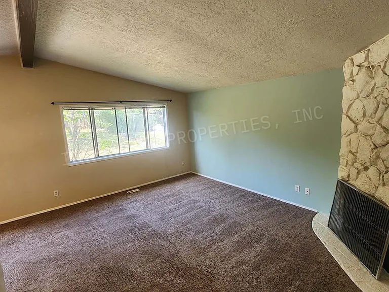 265 SW Salix Ter — Photo 21