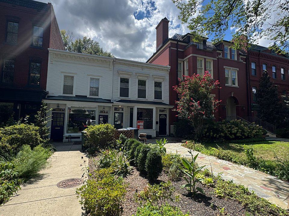 2nd image of 409 E Capitol St SE