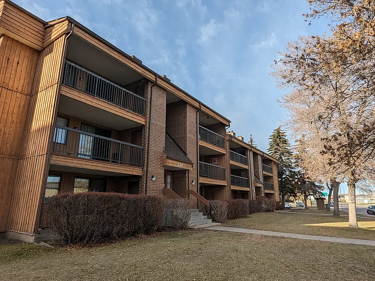 226 Fairmont Dr — Photo 1