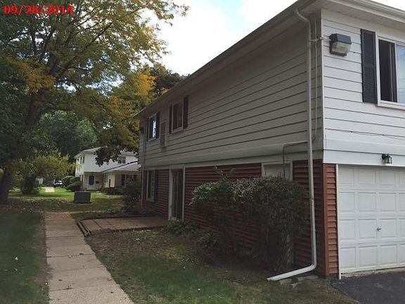 3rd image of 38042 Sherwood St
