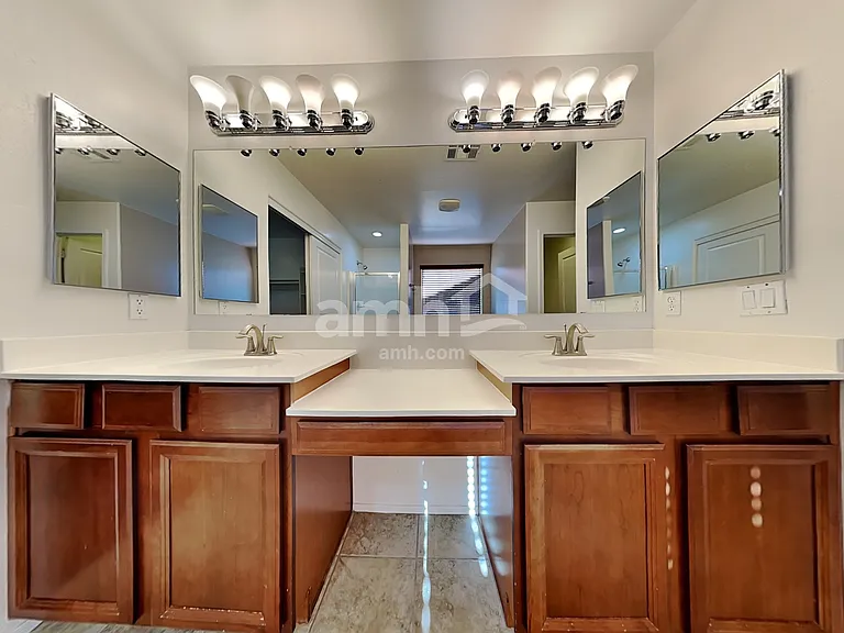 1497 E Magnum Rd — Photo 16