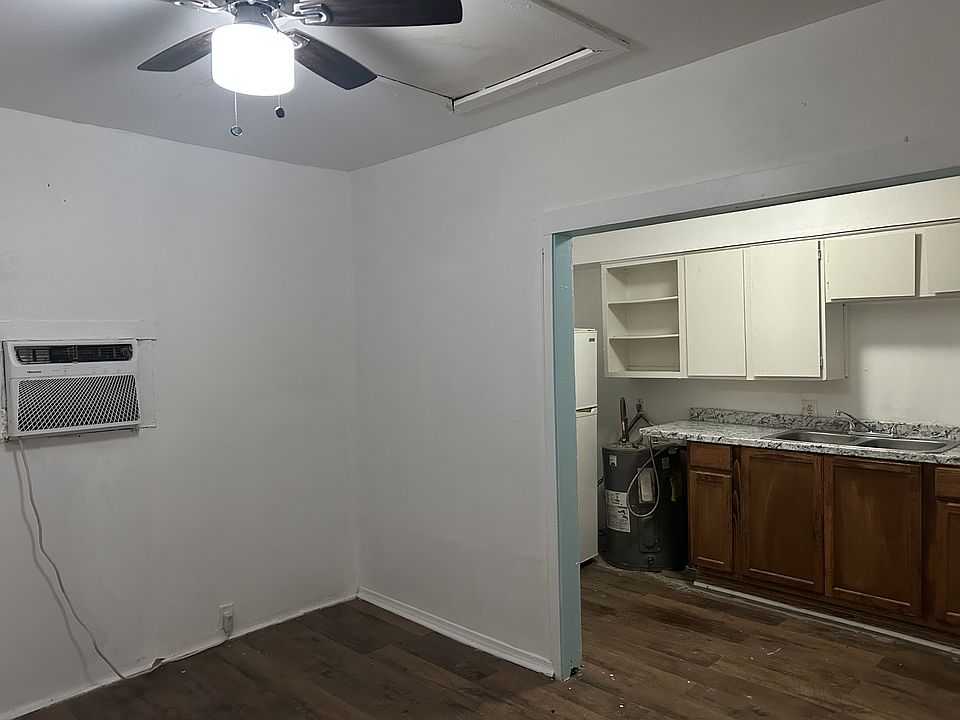 2nd image of 1303 Bell St #2