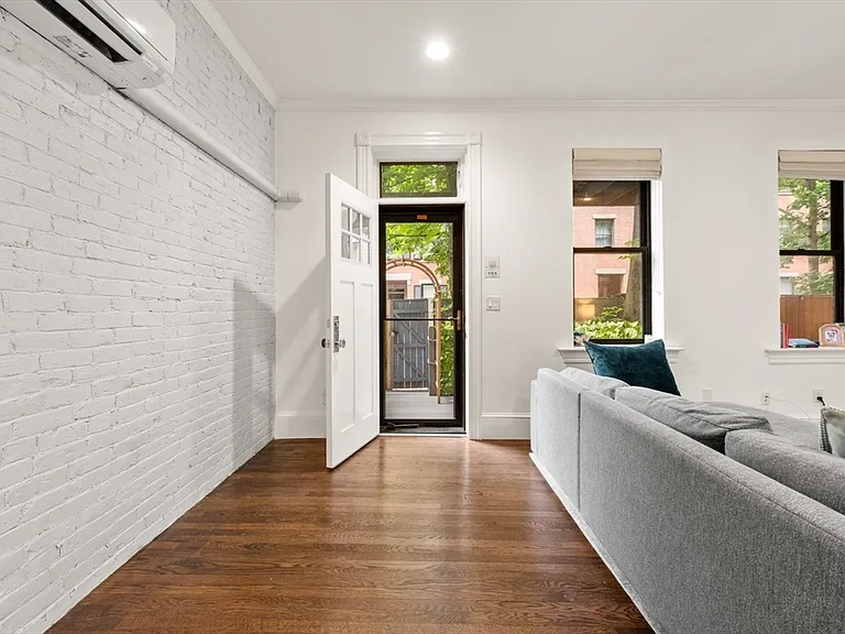 34 Lawrence St #2 — Photo 5