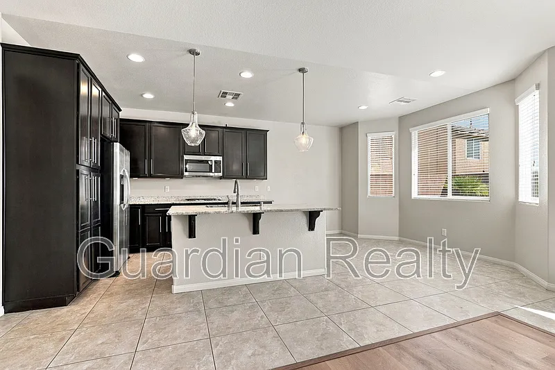 3 bed, 3.0 bath, 1991 sqft, $2,145 — Photo 4
