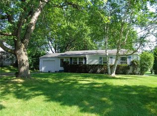 65 Peakview Dr, Henrietta, NY 14467