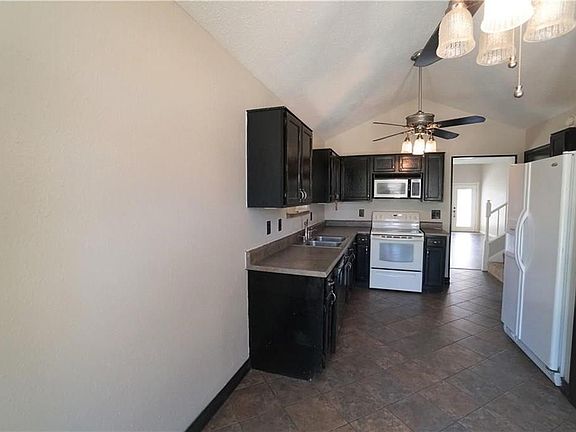 5th image of 1380 Chinaberry Dr