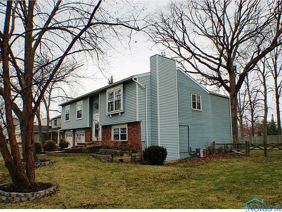 2nd image of 10362 Bridgewood St