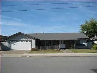1840 Memorial Dr photo 1
