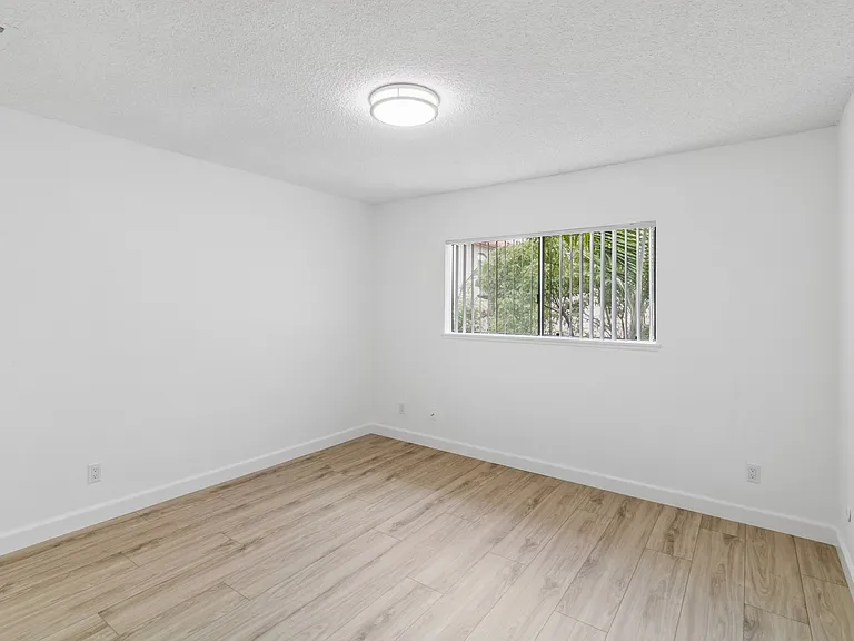 Escondido Villas — Photo 17
