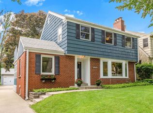 6265 N Bay Ridge Ave, Whitefish Bay, WI 53217
