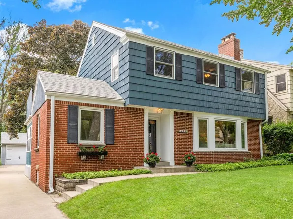 6265 North Bay Ridge AVENUE, Whitefish Bay, WI 53217