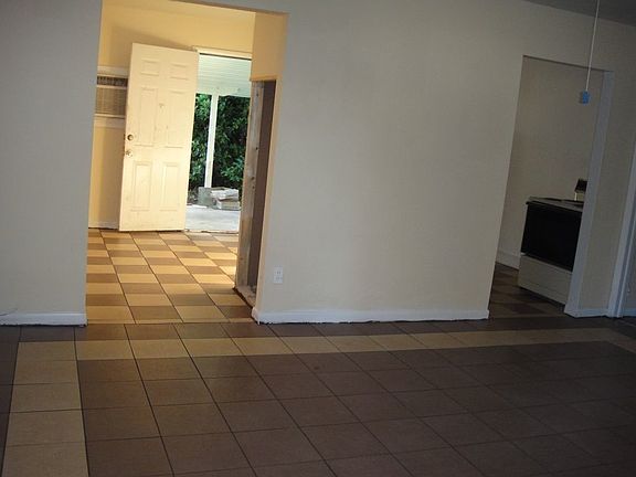 4th image of 6843 Goldilocks Ln