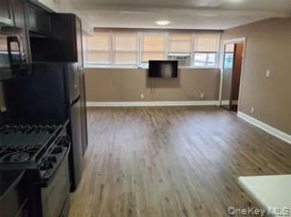 524 Merrick Rd Floor 2, Lynbrook, NY 11563