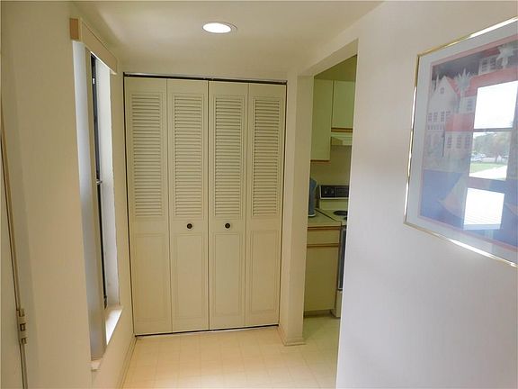 3rd image of 44 Plantation Dr APT 204