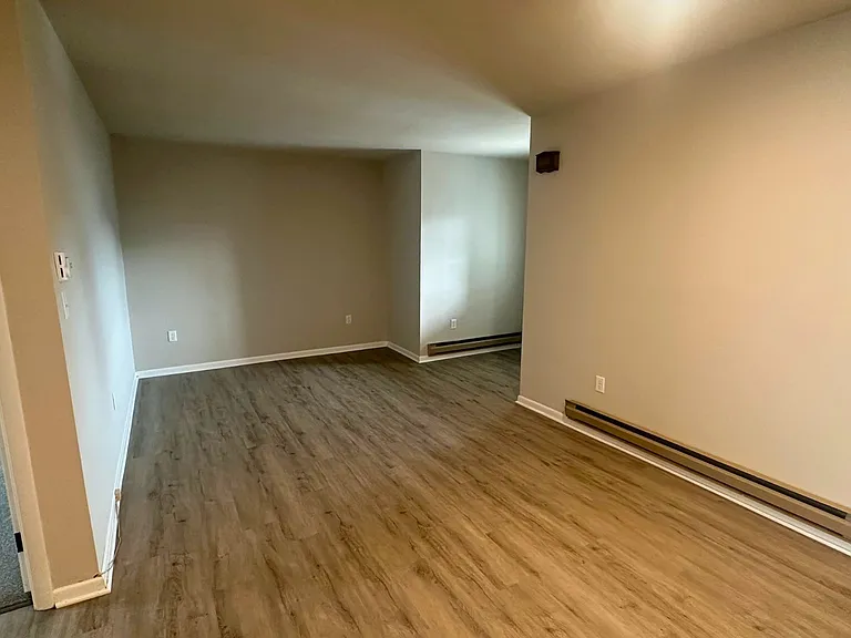 321 W Main St #B — Photo 8