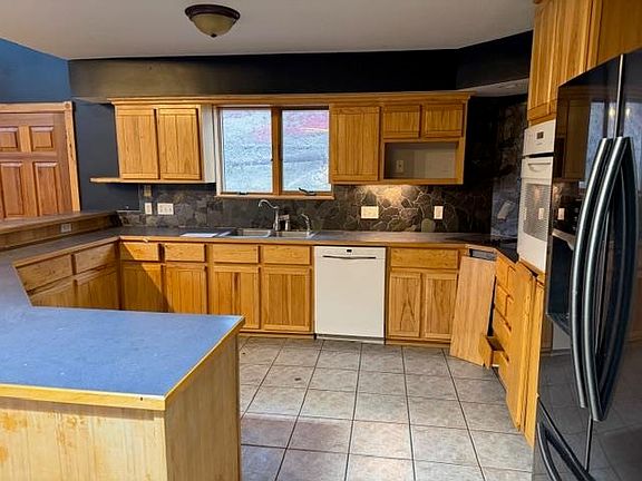 3rd image of 4395 Hesseltine Rd