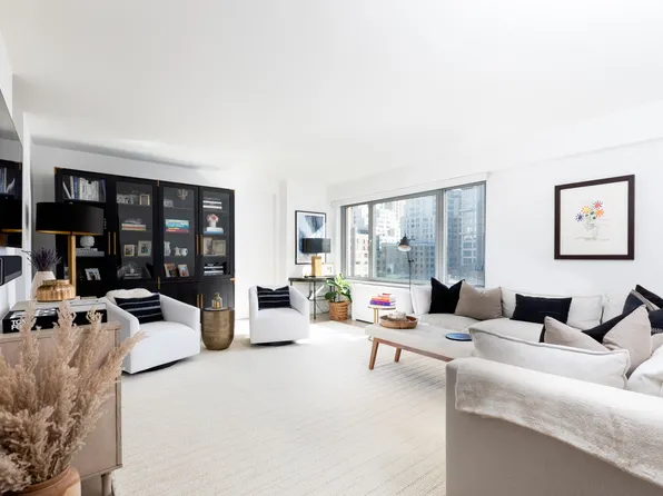 200 East 62nd Street image 3 of 20