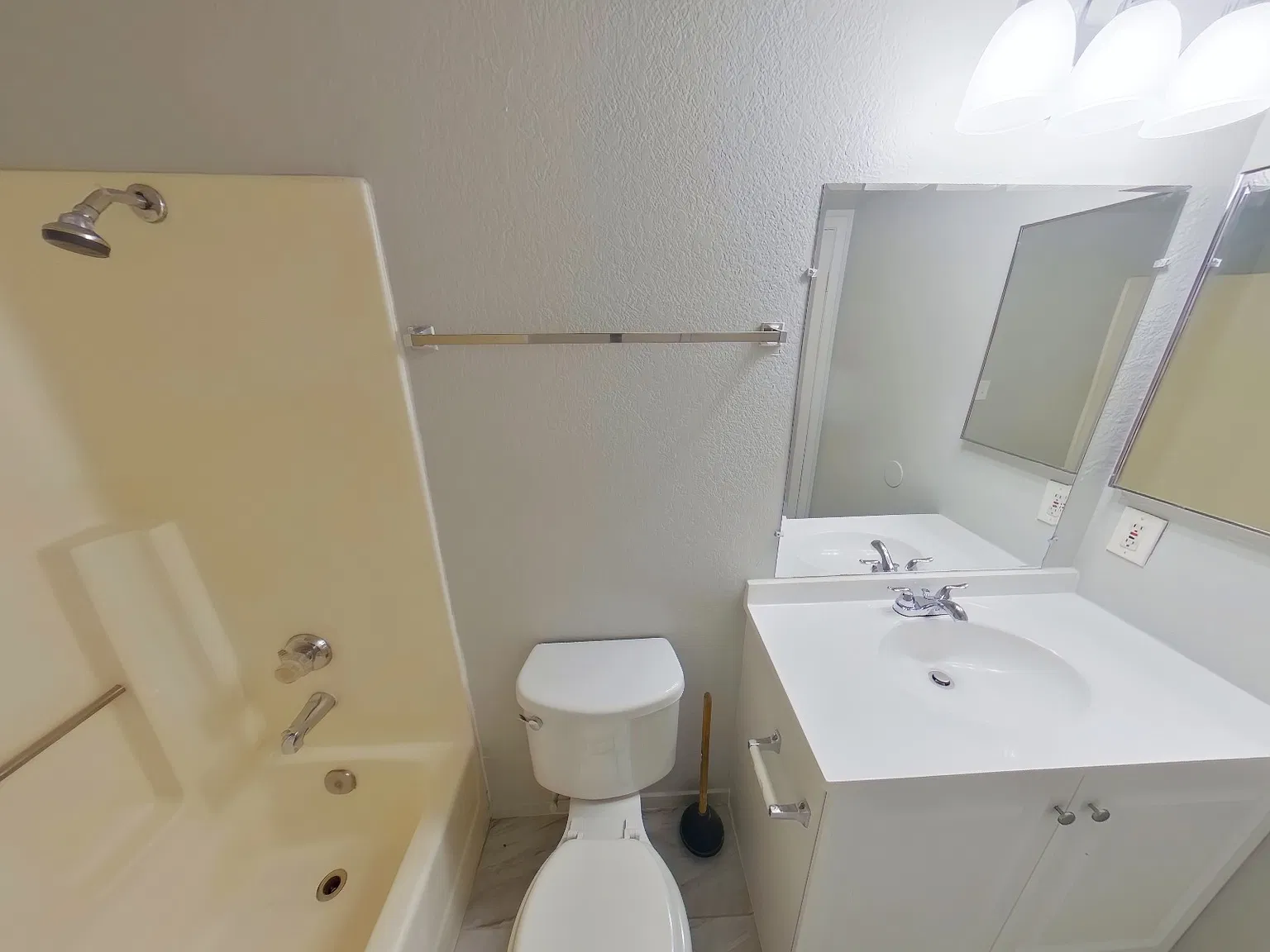 1640 Athol Avenue - E-15 — Photo 2