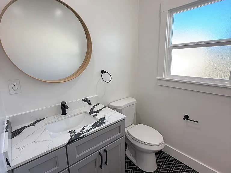 878 E 28th St #9 — Photo 11