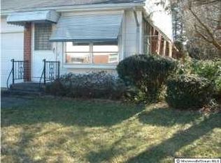 8 Lenape Ln, Burlington, NJ 08016