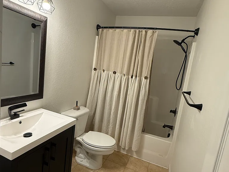 143 Lyle Curtis Cir — Photo 3