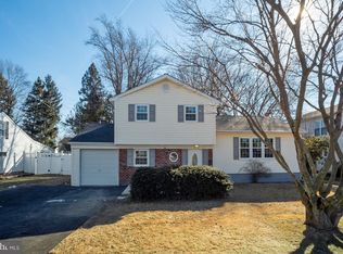 1023 Valley Rd, Warminster, PA 18974