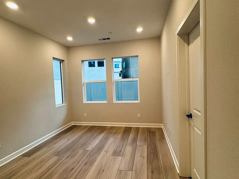 12145 Carter Ln — Photo 4