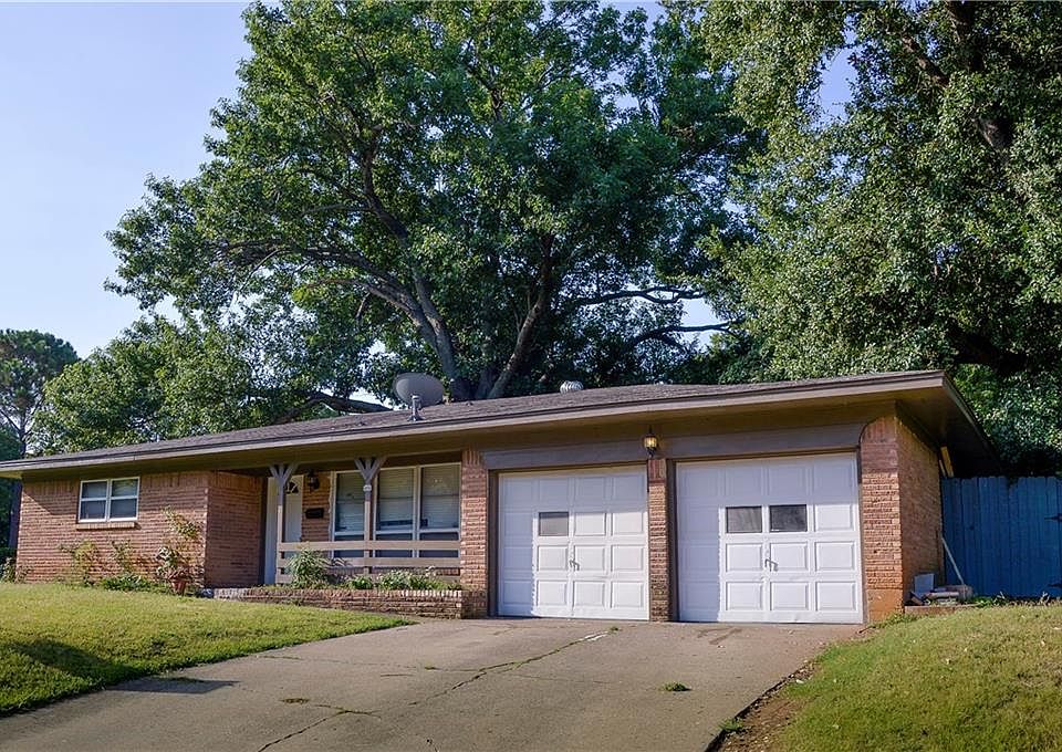 1st image of 722 College Oaks Dr
