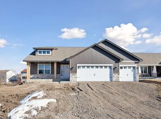 2575 Coldwater Xing, Mayer, MN 55360