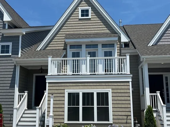 9 Meadowbrook Dr, Plymouth, MA 02360