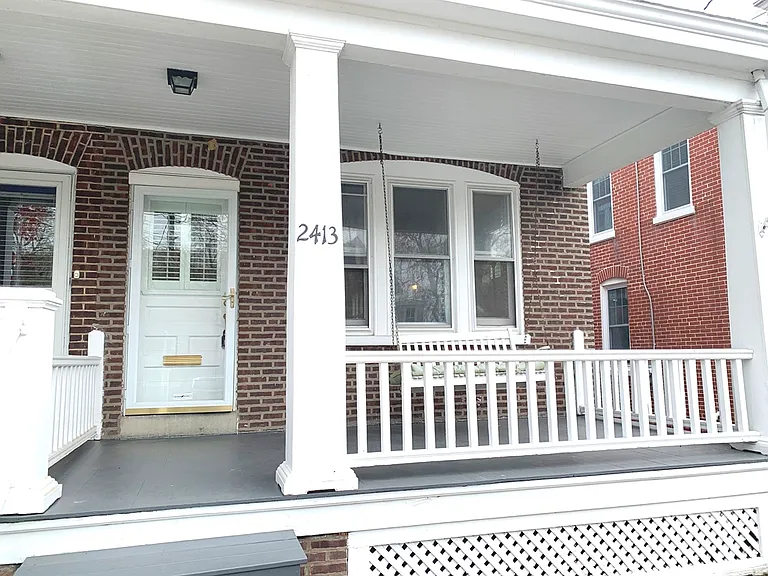 2413 W 16th St — Photo 2