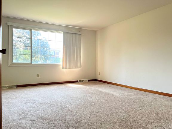2nd image of 25 Oakridge Dr