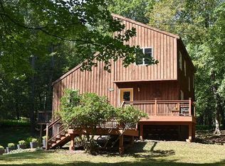 819 Pumpkin Ln, Clinton Corners, NY 12514