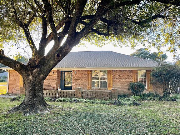 Front of home; nice, large tree offers plenty of shade.